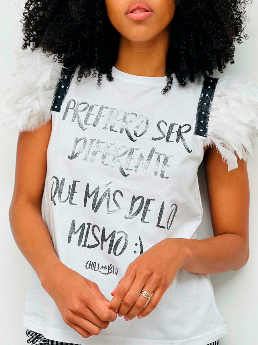 Camiseta Plumas y Tachas Prefiero