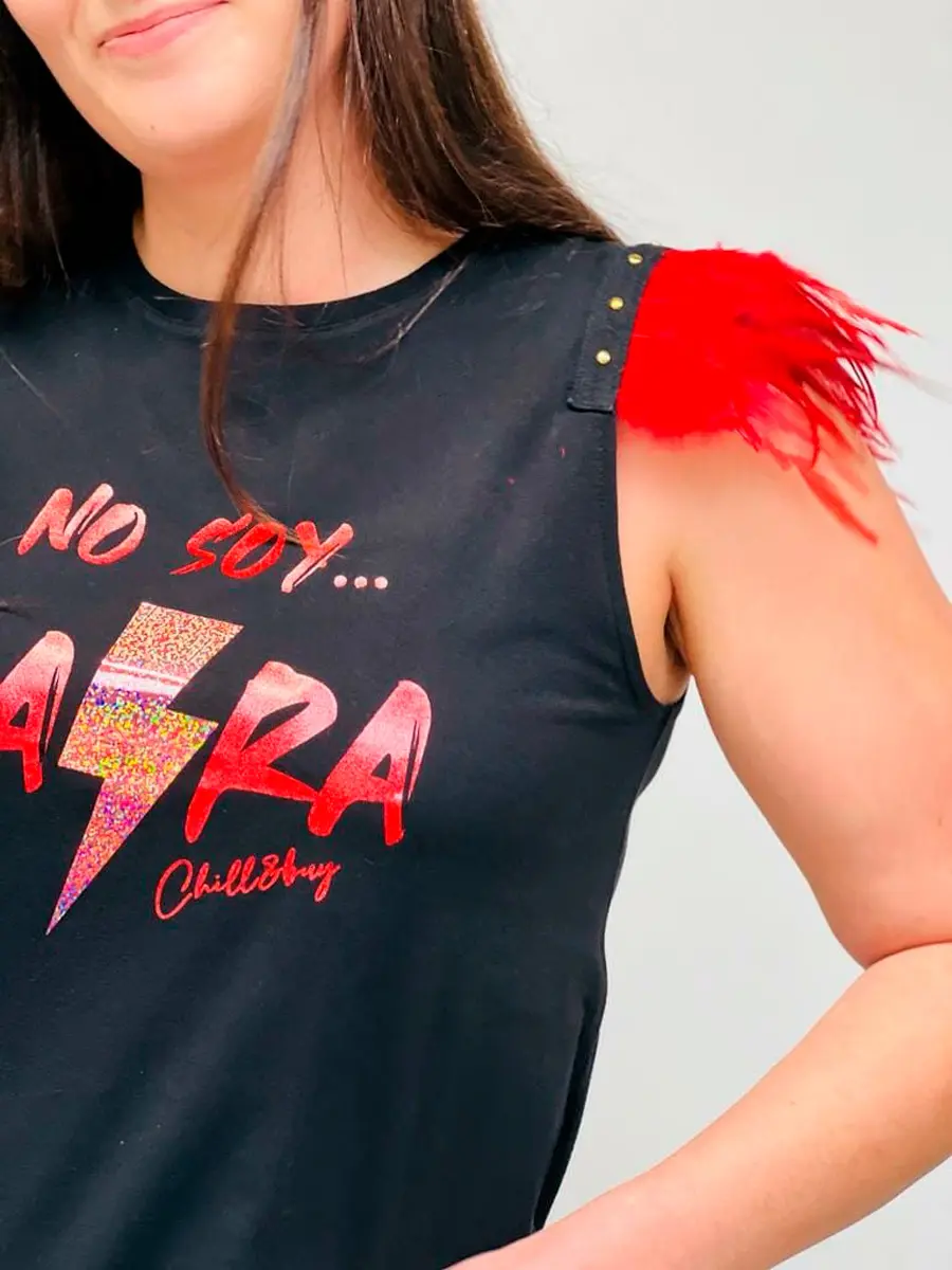 Camiseta Plumas Rojas No Soy Rara