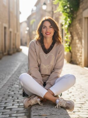 Sudadera tachas CHILL AND BUY