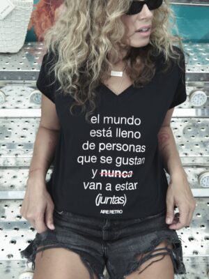 CAMISETA CHICA "PERSONAS" NEGRA